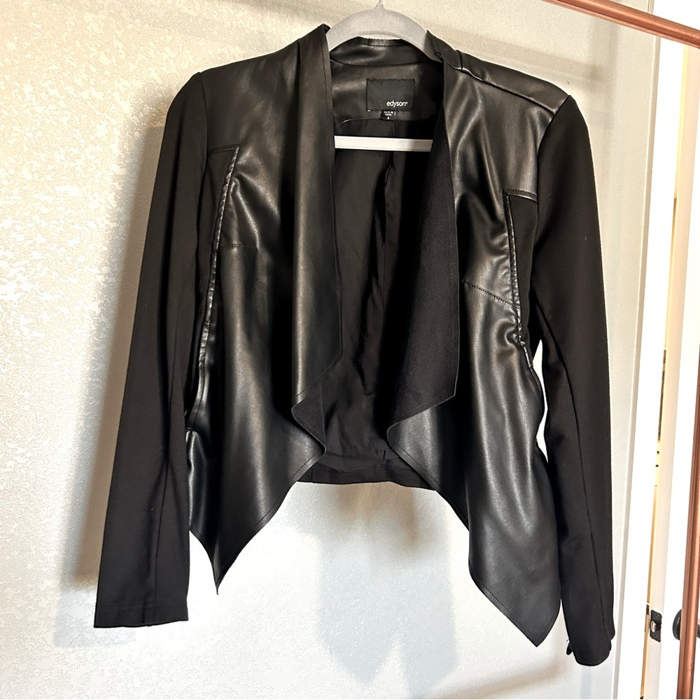 Edyson Open Front Black Blazer. Size small.